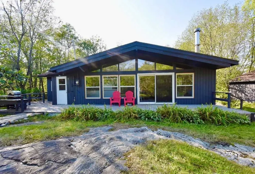 The Serene Acres Cottage Getaway Muskoka - Image 1