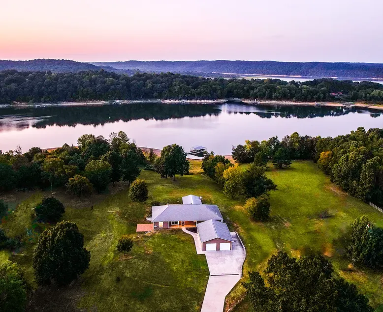War Eagle Lakefront: Peace & Leisure on The Lake - Image 1