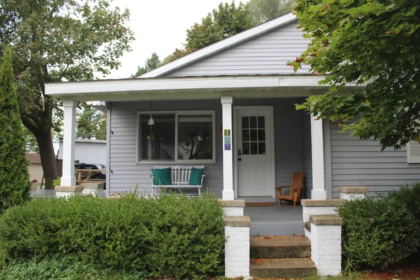 Cozy American Craftsman in the Heart of Charlevoix - Image 1