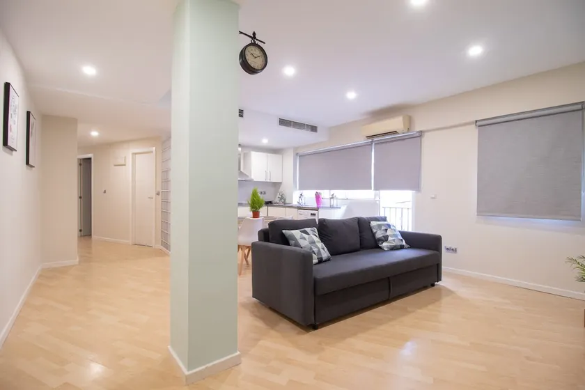 SPACIOUS FLAT IN OLD TOWN - Image 1