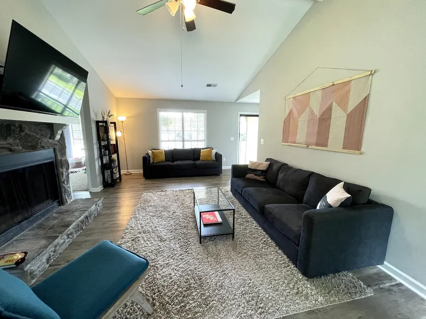 Spacious 4 bedroom home near Charleston & beaches! - Image 1