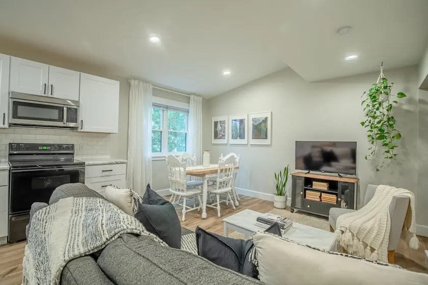 Fresh & Bright Apartment Getaway in New Glarus - Image 1