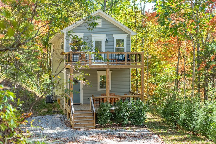 Secluded Mountain Cottage w HOT TUB near Asheville - Image 1