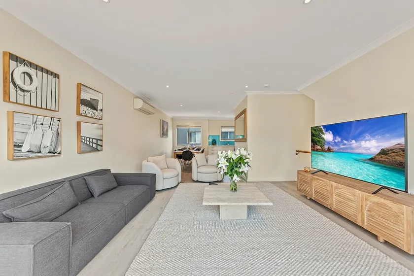 Marina Townhouse. Suitable for two families. - Image 1