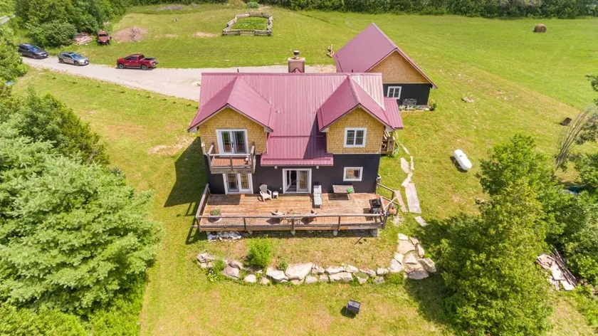 ●Waterfront ●Hot-tub ●4-season ●Fishing ●Kayak ●Canoe ●Hiking ●Cross country ski - Image 1