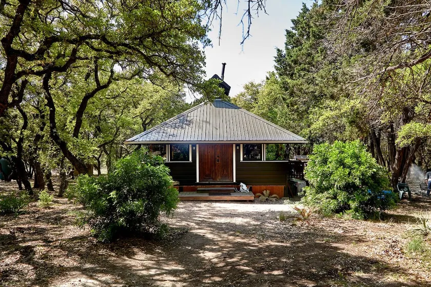 Cabin in The Woods-2 bedroom on 7.5 acres, Hot Tub - Image 1