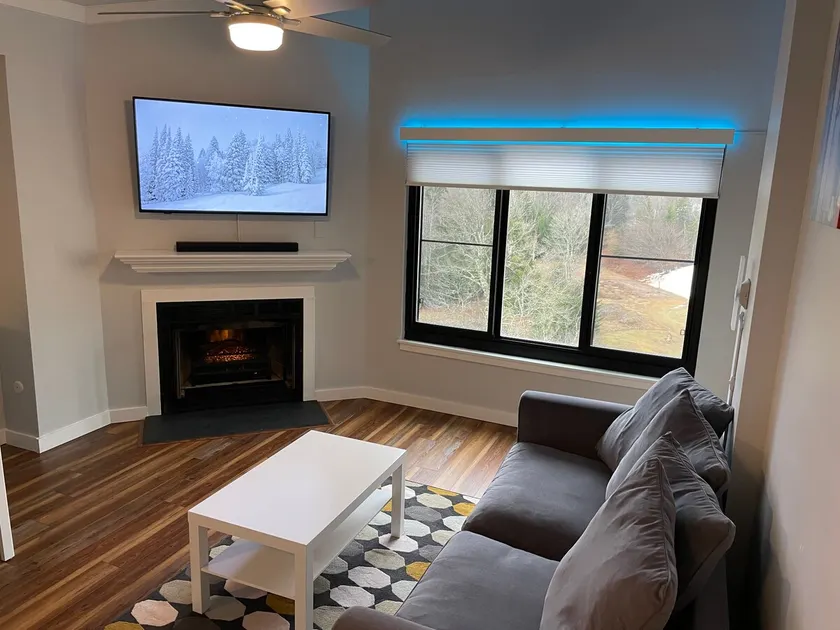 Modern Condo Ski In/Ski Out with Night Skiing - 2 Beds/Full Bath, Full Kitchen - Image 1