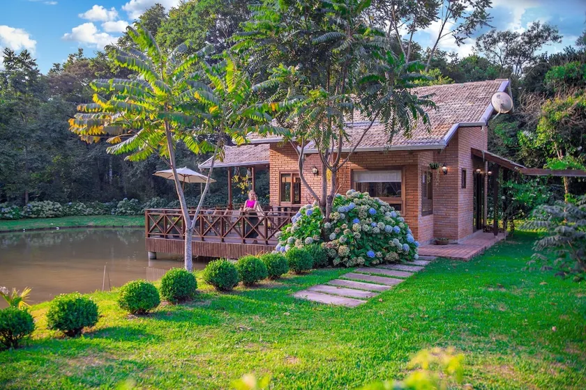 Lake House - Image 1