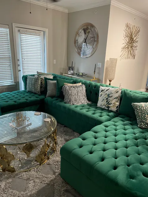 Luxury One Bedroom Apartment - Image 1