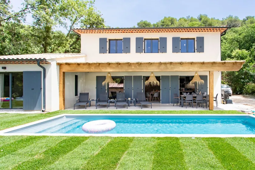 #53 Staywizus - St Paul Villa Swimming pool AC Car park BBQ for 8 Guests - Image 1