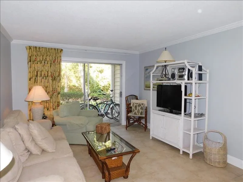 E11 Peaceful 2/2 Ground Level, New Shower & Floors - Image 1