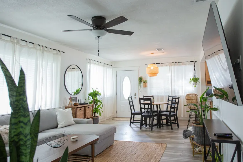 Corner Casa (w Bikes!) Beach Home (3bd/2ba) - Image 1