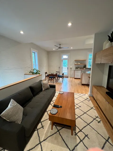 2 bedroom, 1 bath, sleeps 6 w/ private roof deck - Image 1
