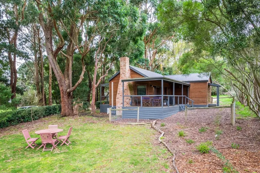 Cedarwood Cottage near Lorne - Image 1