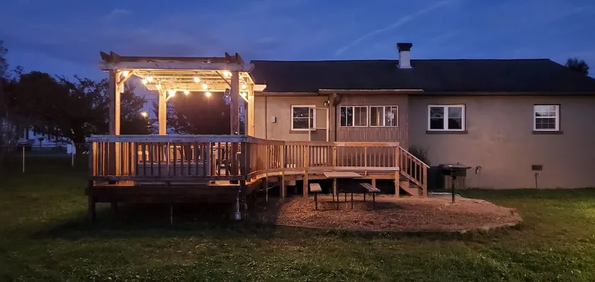 Kanto House - Large Deck and Fenced in Yard - In Town - Pets OK - Image 1