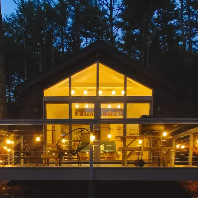 Modern Riverfront, Swim & Fish, 20 min to Hudson - Image 1