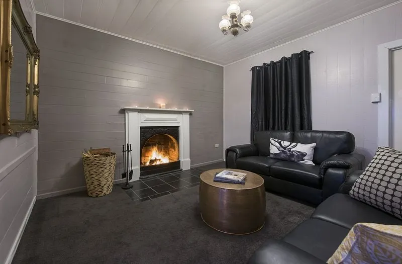 The Radford Couples Cottage Heart of Stanthorpe - Image 1