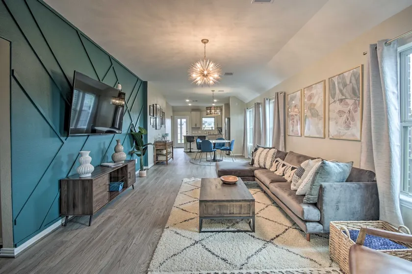 Pet & Kid friendly, King bed, Office+Fenced Yard - Image 1