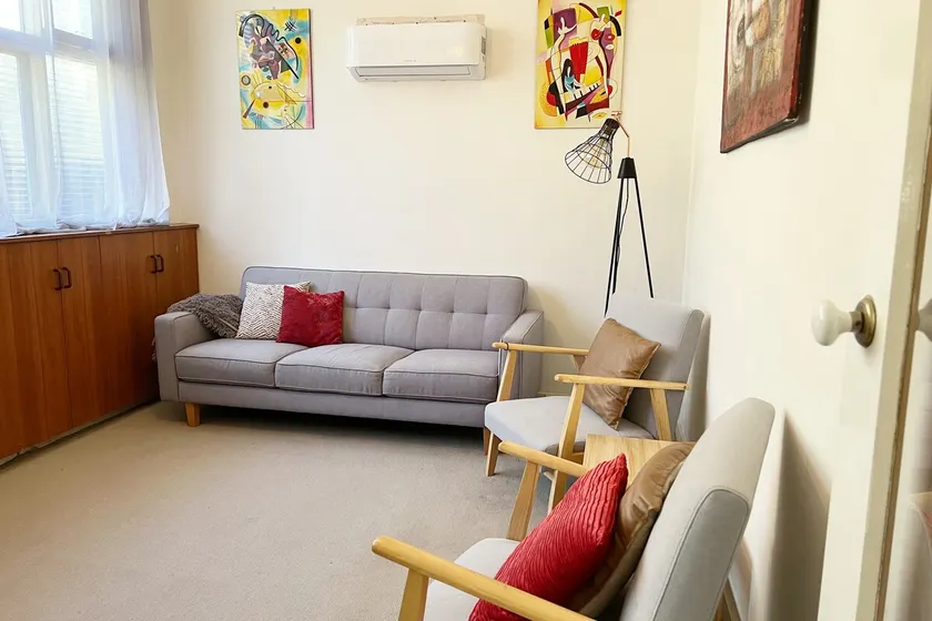 Light -filled unit walk to Park +Tram sleeps 4 - Image 1