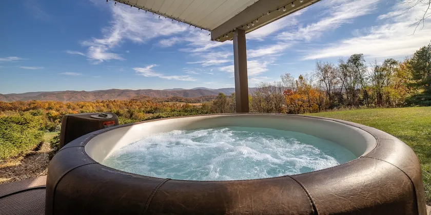 Amazing Mountain Views + Hot Tub near WLU & VMI - Image 1