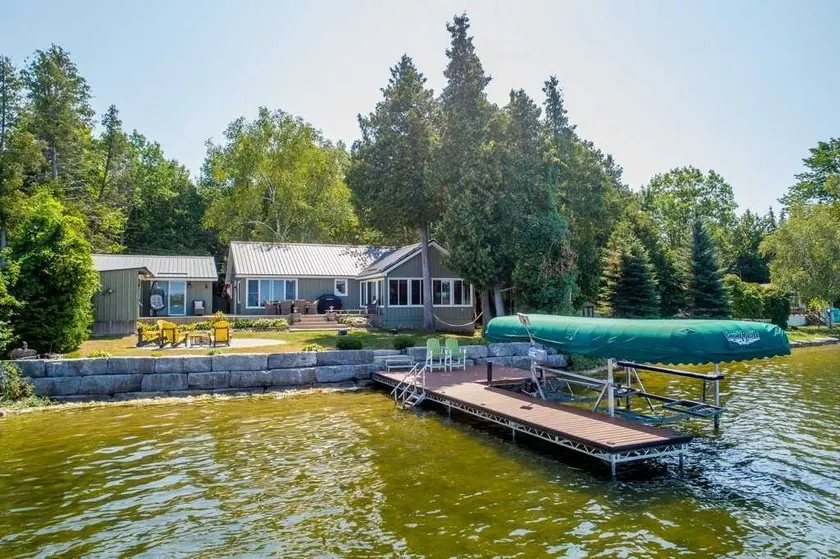 Summer Waterfront swimming/kayak/canoes/family fun - Image 1