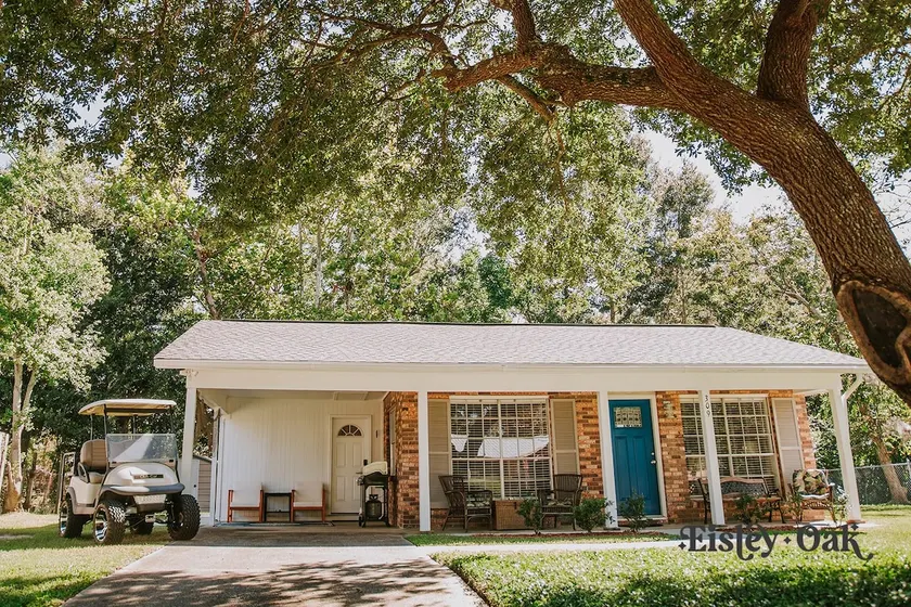 3BR/2BA w/GOLF CART!! Close to Beach & Downtown Ocean Springs! Southern Exposure - Image 1