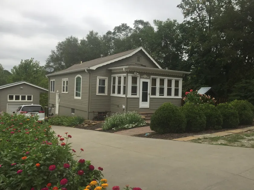 1910 bungalow - Image 1