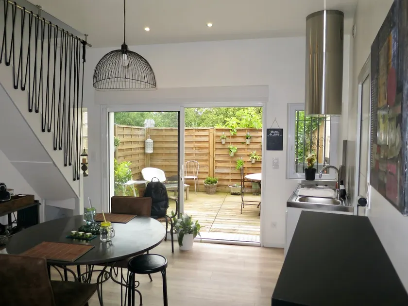 Contemporary duplex, outdoor terrace, parking - Image 1