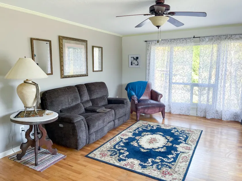 Vacation rental Rogue river and ocean views - Image 1