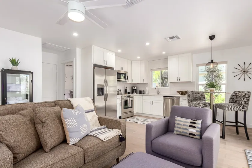 Lux 1-Bed Casita w/Patio, Laundry+FREE Gtd Parking - Image 1