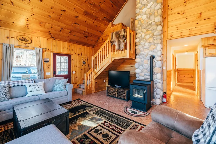 Ski Chalet w-Hot Tub, Only 3 min to Sunday River ski lifts! - Image 1