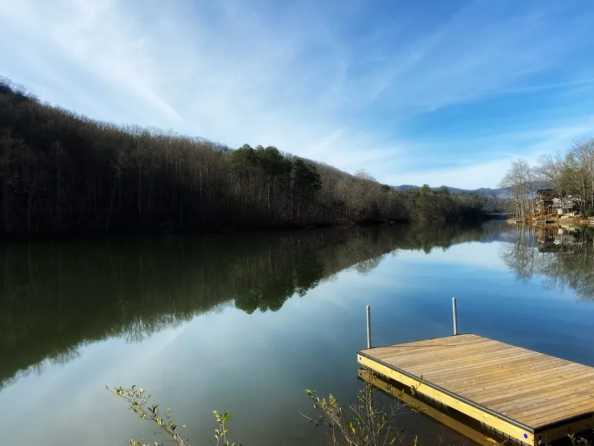 Lake front cottage with private dock & 4 kayaks - Image 1