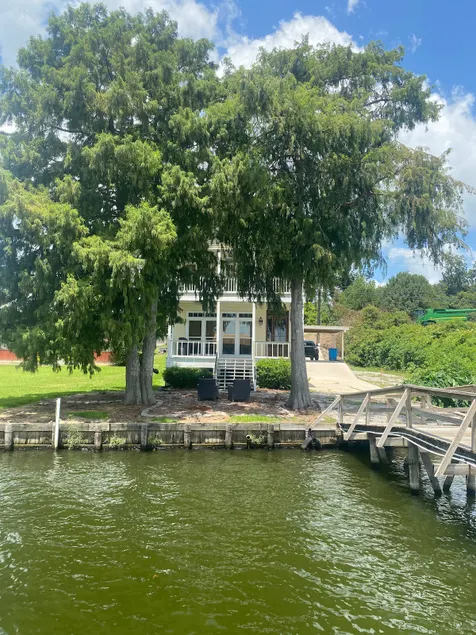 Honey Hole Lakefront w Amazing Views - Image 1