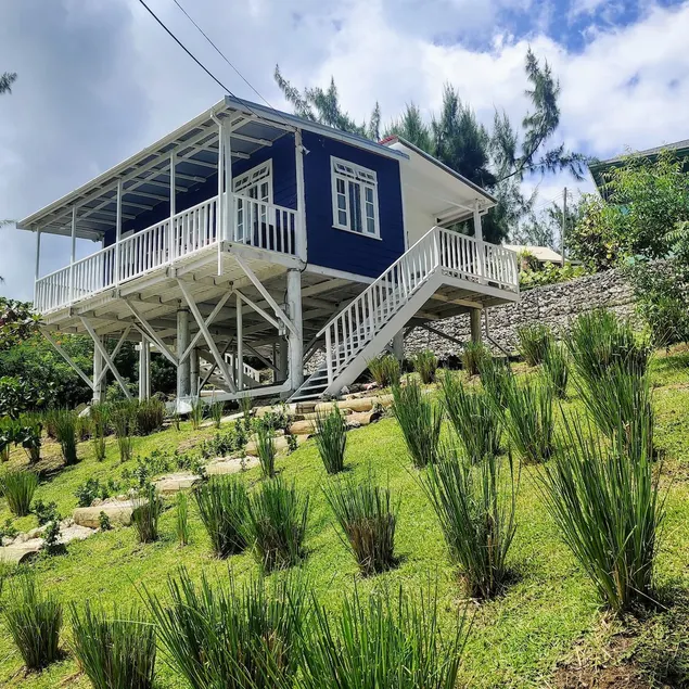 High Seas | Cozy Rustic Cottage in Cattlewash - Image 1