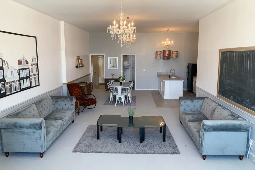 Modern, Chic & Spacious Loft - Image 1