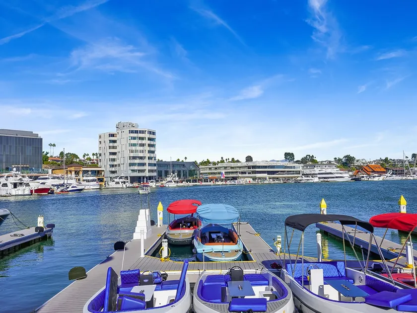 Coastal Glamour at New Port Beach ( Lido Island) - Image 1