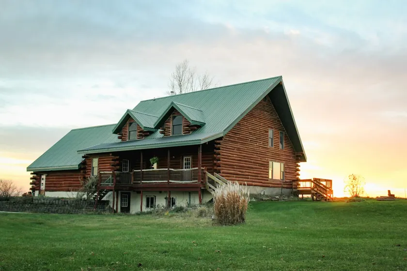 Spacious Multi-family Log Home with Sauna - Image 1