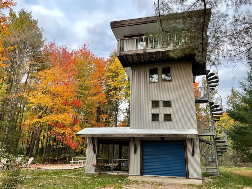 Stay in the Trees | Treehouse Retreat for 10 - Image 1