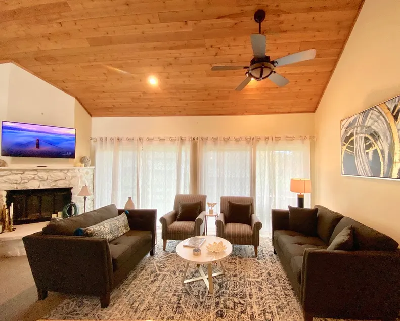 Cozy, peaceful-3Br (5 beds)2.5 Bath townhouse - Image 1