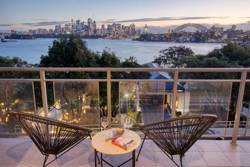 Stunning Opera House & Bridge Views :10-min to CBD - Image 1