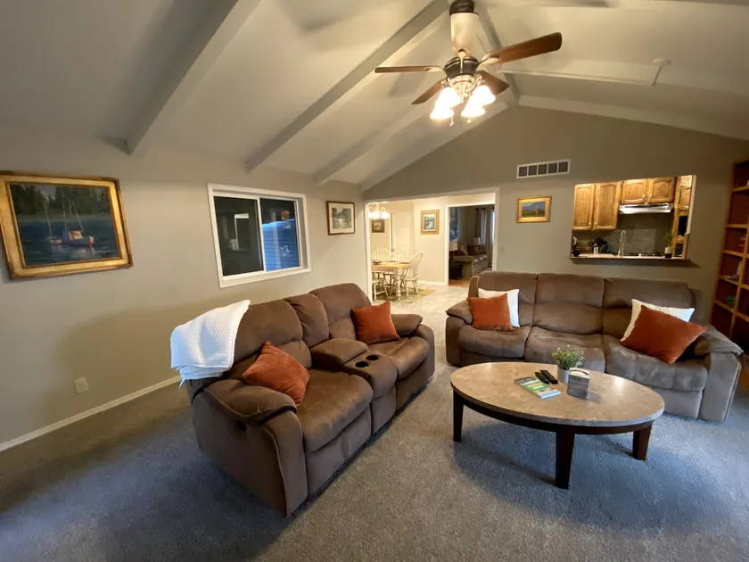 3 bed 2 bath Central Bench Charmer 🏡 - Image 1
