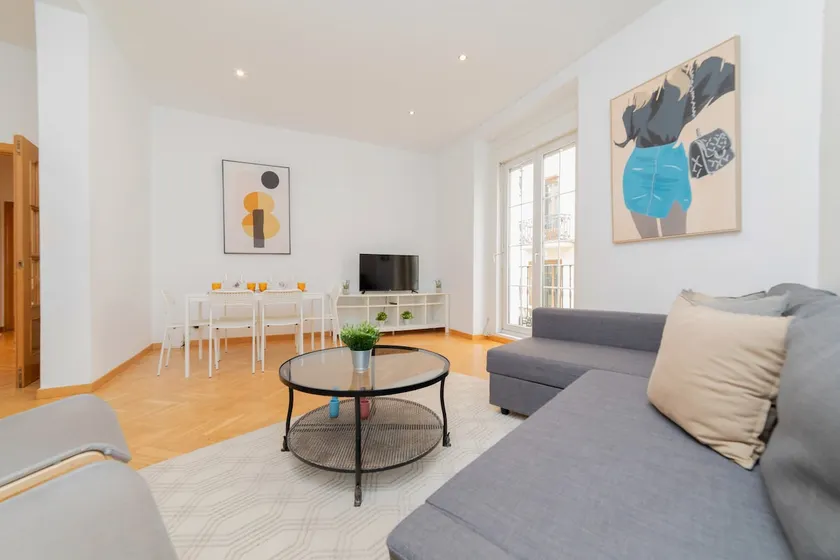 Photogenic apartment near Gran Vía - Image 1