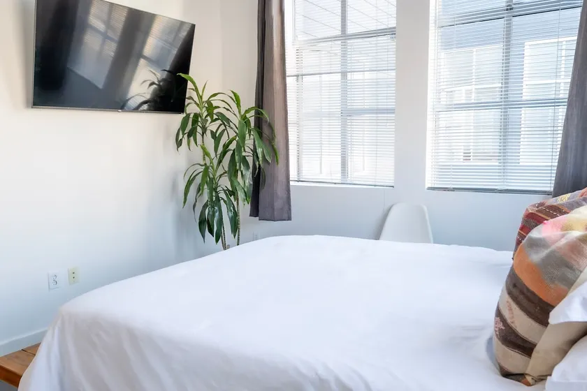 2 bed 2 bath w/ Sleeper sofa w/ Private Roof Deck - Image 1