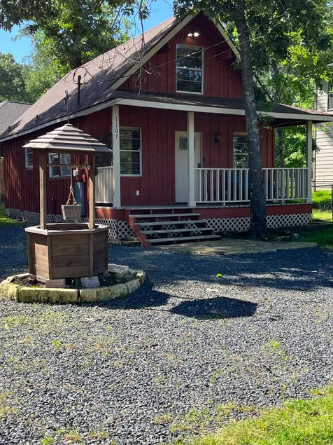 The Cedar Shack near Lake Conroe - Image 1