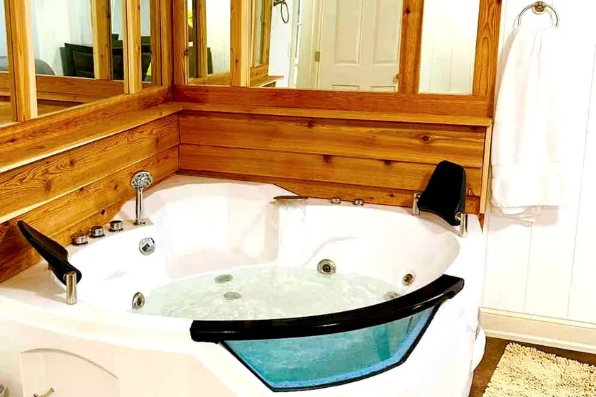 Hot Tub 5 beds - Image 1
