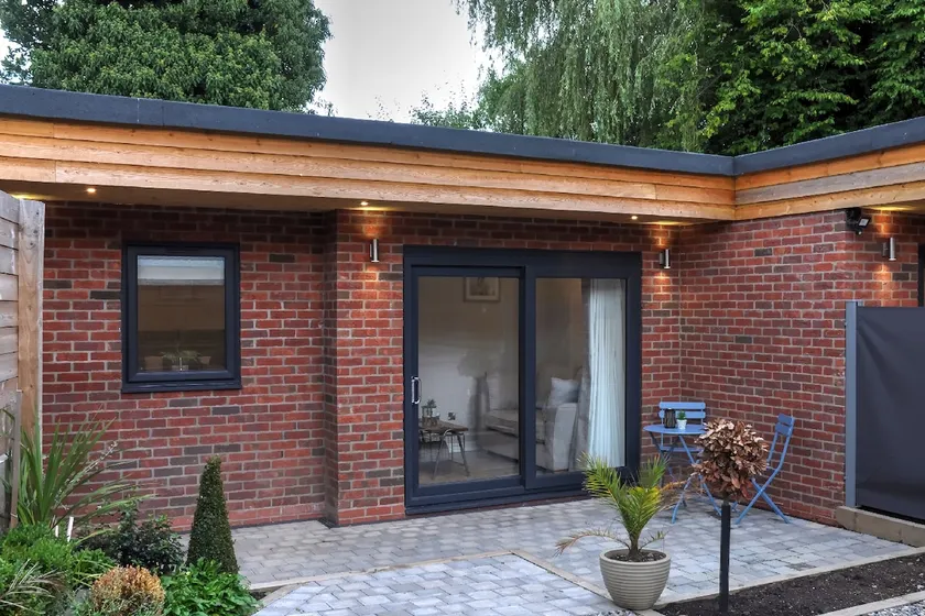 Luxury suite (Delilah) Beverley; patio and parking - Image 1