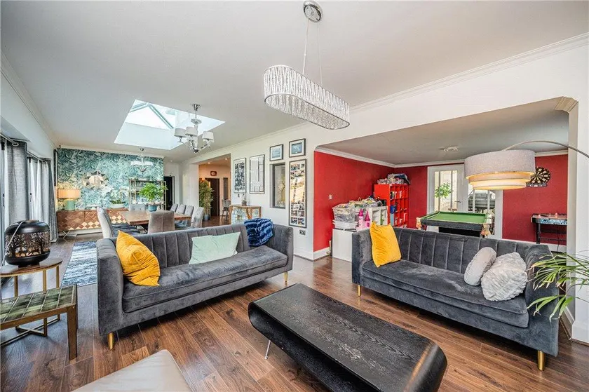 Stylish Luxury House 5 bedrooms all mod cons - Image 1