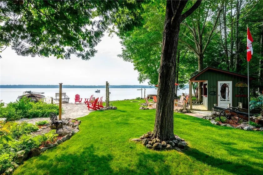 Enjoy scenic 4bdrm Lakehouse with Tikibar & Hottub - Image 1