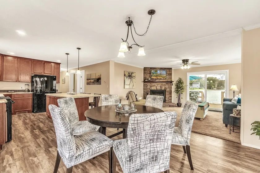 Hidn LakeFront-New Build-Private Beach-Fast Wi-Fi - Image 1