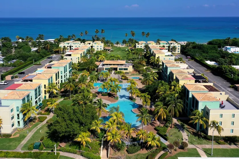 ★Spectacular Beach-Side Resort 3-BR Apartment★ - Image 1